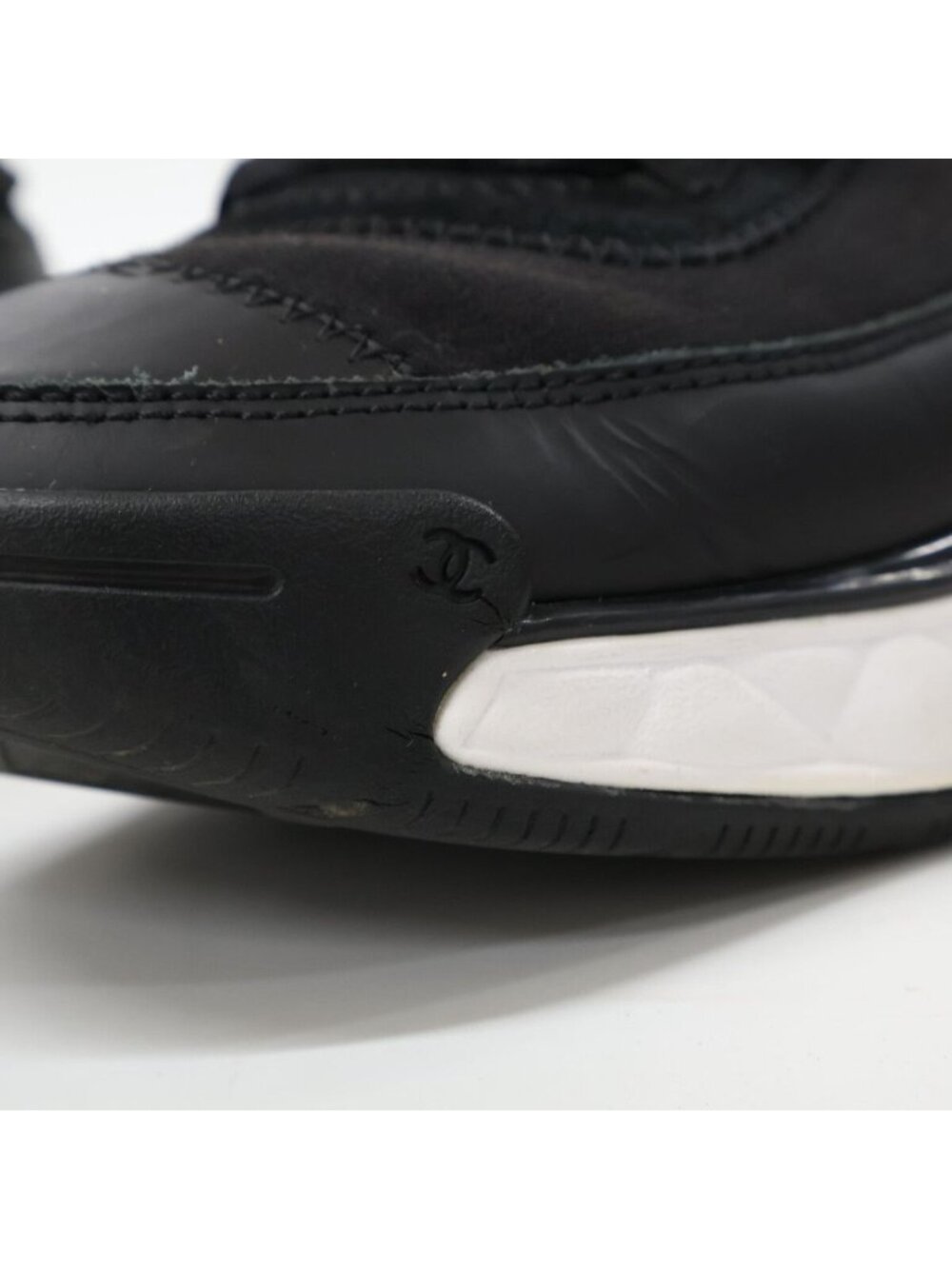Chanel Velvet Calfskin & Mixed Fiber CC Logo Quilted Embossed Sole Low Cut - Picture 14 of 15